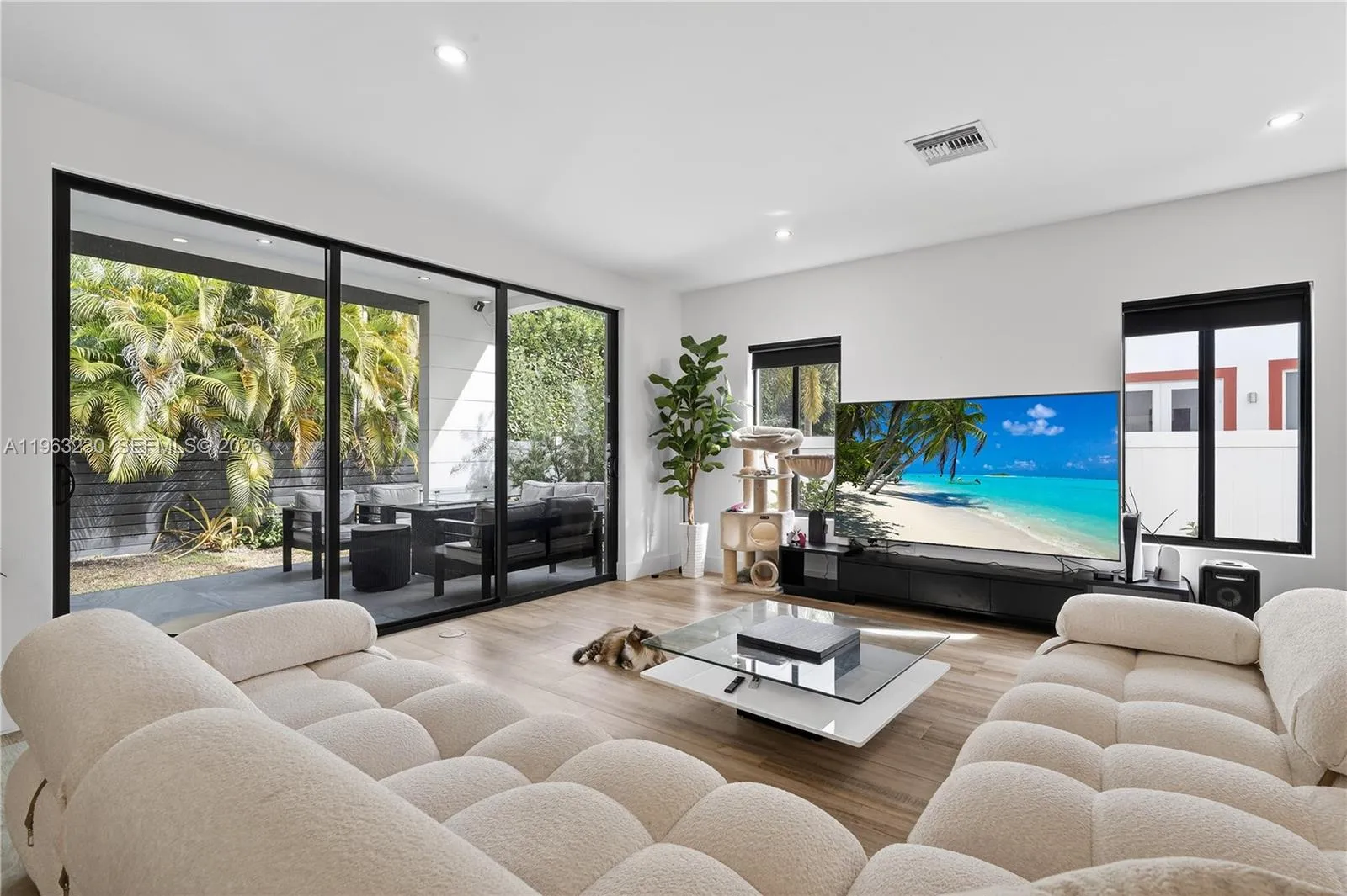 913 Ne 15th St, Fort Lauderdale, Florida 33304, Fort Lauderdale, Florida 33304, 4 Bedrooms Bedrooms, ,3 BathroomsBathrooms,Residential,For Sale,913 Ne 15th St, Fort Lauderdale, Florida 33304,A11963230