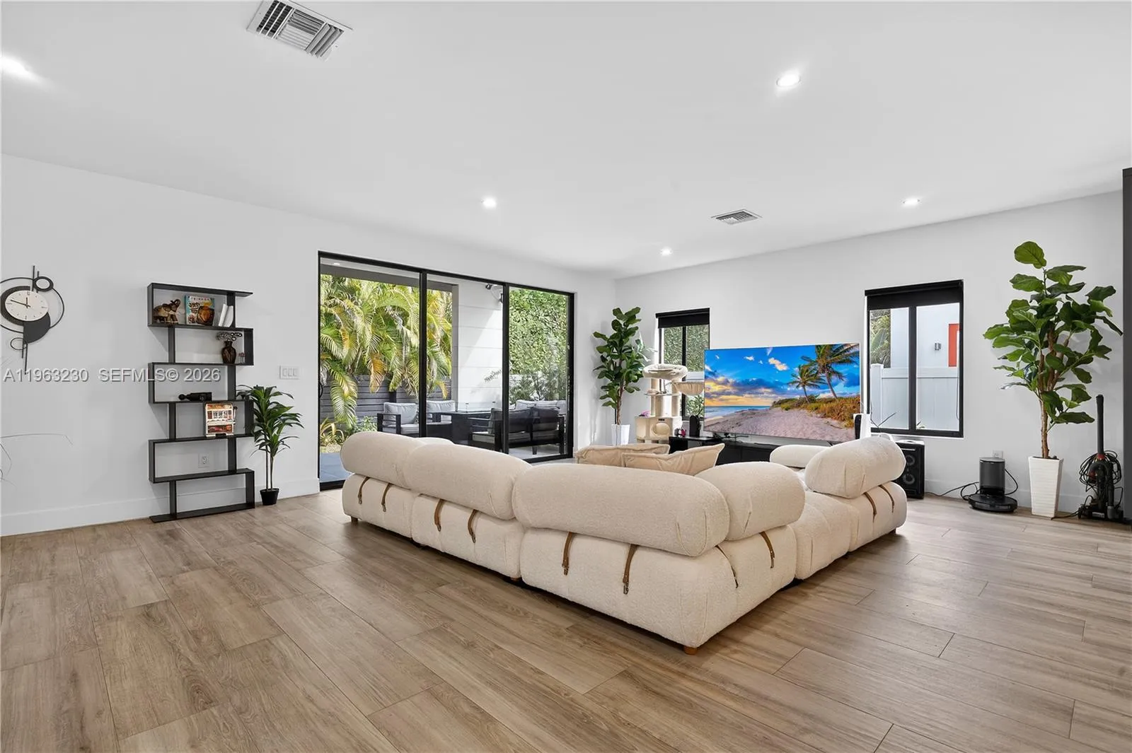 913 Ne 15th St, Fort Lauderdale, Florida 33304, Fort Lauderdale, Florida 33304, 4 Bedrooms Bedrooms, ,3 BathroomsBathrooms,Residential,For Sale,913 Ne 15th St, Fort Lauderdale, Florida 33304,A11963230