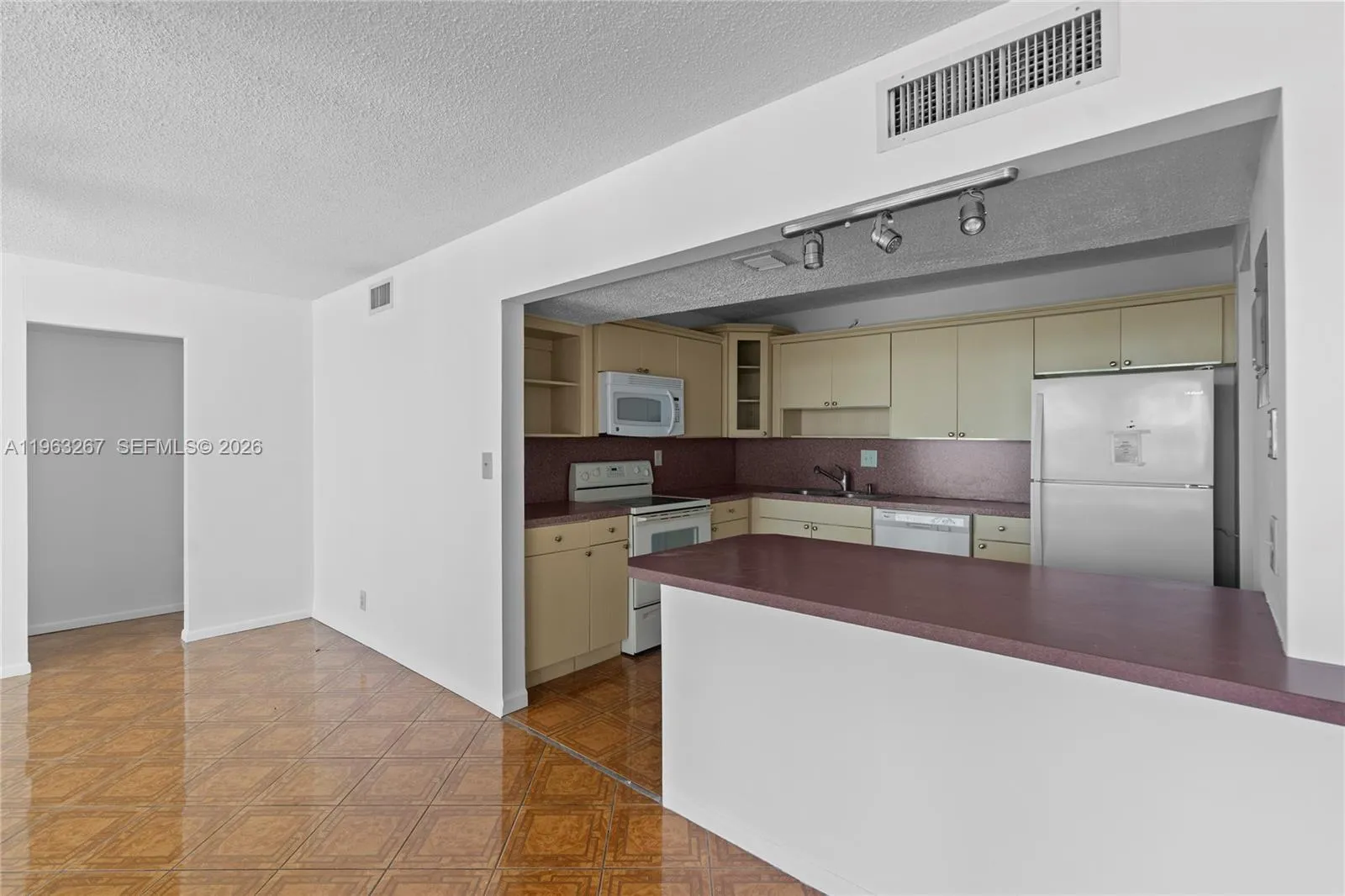1410 S Ocean Dr 208, Hollywood, Florida 33019, Hollywood, Florida 33019, 2 Bedrooms Bedrooms, ,2 BathroomsBathrooms,Residential,For Sale,1410 S Ocean Dr 208, Hollywood, Florida 33019,A11963267