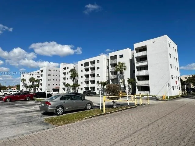 8075 Nw 7th St 501, Miami, Florida 33126, Miami, Florida 33126, 2 Bedrooms Bedrooms, ,2 BathroomsBathrooms,Residential Lease,For Rent,8075 Nw 7th St 501, Miami, Florida 33126,A11954071
