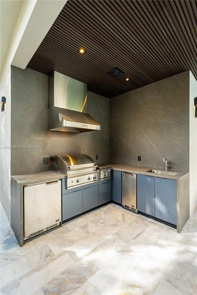 10540 Nw 67th Ter, Doral, Florida 33178, Doral, Florida 33178, 5 Bedrooms Bedrooms, ,5 BathroomsBathrooms,Residential,For Sale,10540 Nw 67th Ter, Doral, Florida 33178,A11963339