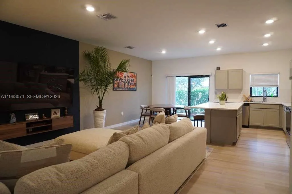 385 Nw 9th St 385, Pompano Beach, Florida 33060, Pompano Beach, Florida 33060, 3 Bedrooms Bedrooms, ,2 BathroomsBathrooms,Residential Lease,For Rent,385 Nw 9th St 385, Pompano Beach, Florida 33060,A11963071