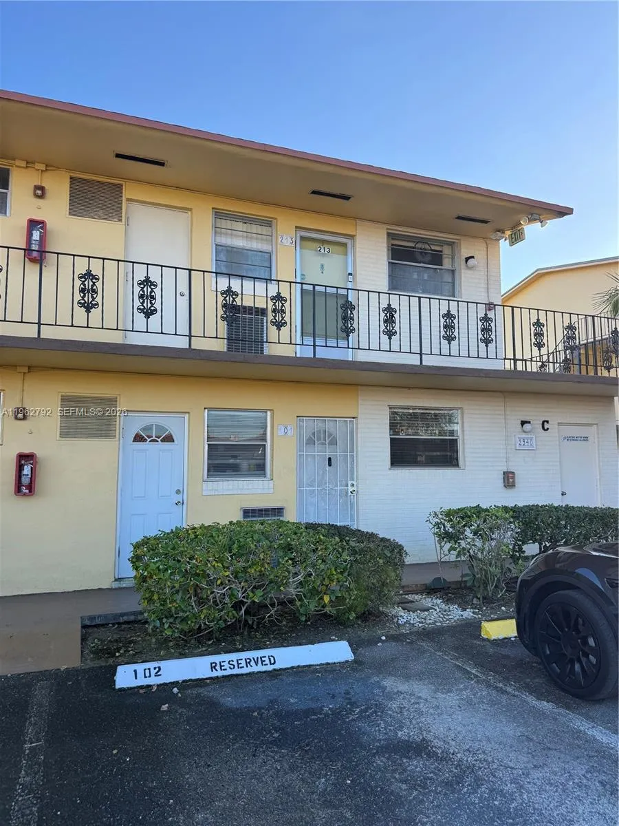 2940 Ne 203rd St 213 C, Aventura, Florida 33180, Aventura, Florida 33180, 2 Bedrooms Bedrooms, ,2 BathroomsBathrooms,Residential,For Sale,2940 Ne 203rd St 213 C, Aventura, Florida 33180,A11962792