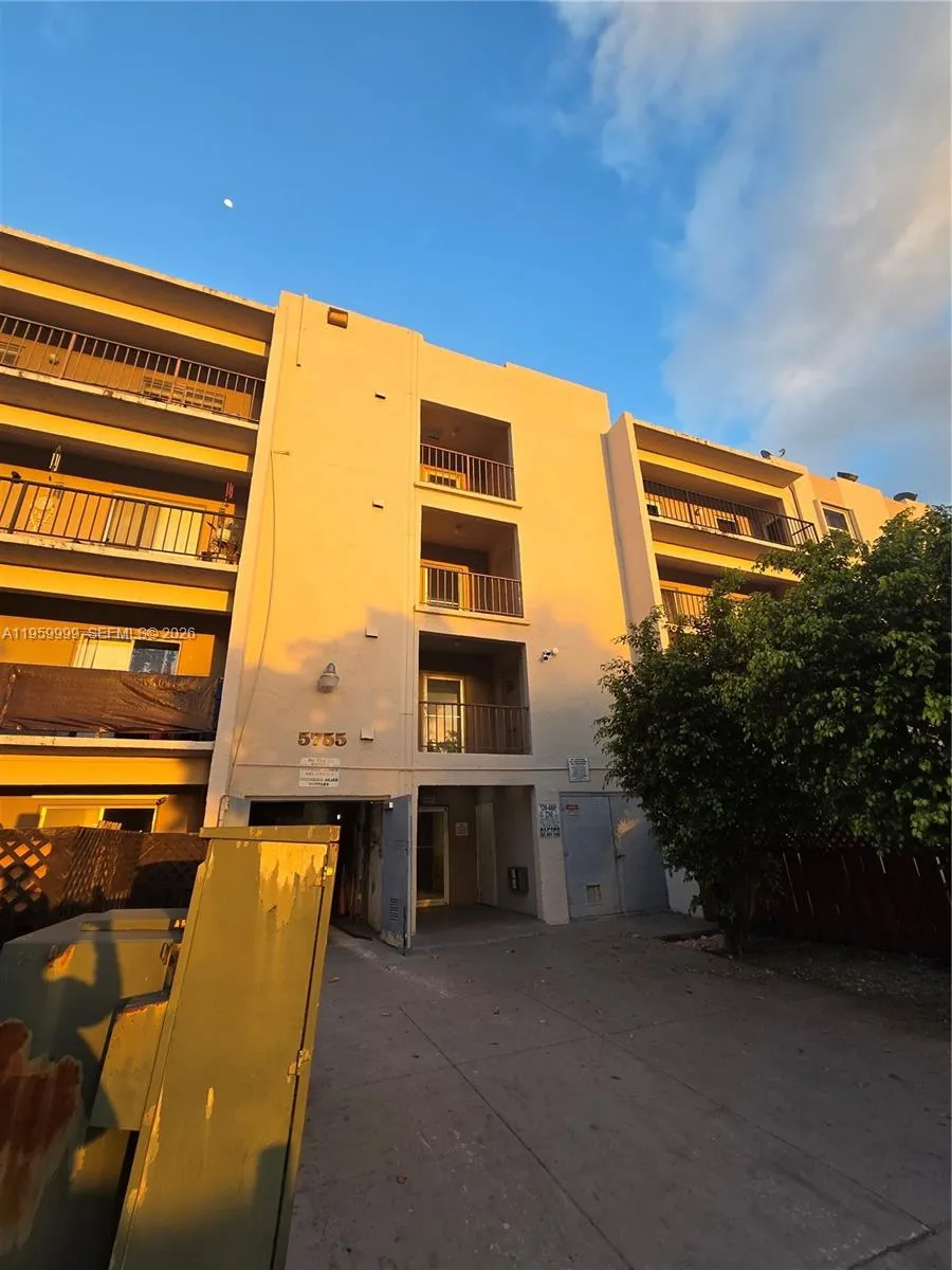 5755 W 20th Ave 312, Hialeah, Florida 33012, Hialeah, Florida 33012, 2 Bedrooms Bedrooms, ,2 BathroomsBathrooms,Residential Lease,For Rent,5755 W 20th Ave 312, Hialeah, Florida 33012,A11959999