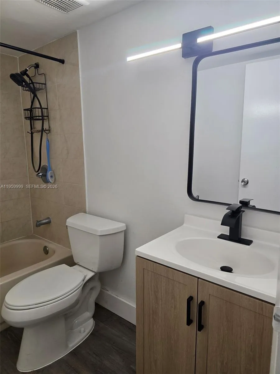 5755 W 20th Ave 312, Hialeah, Florida 33012, Hialeah, Florida 33012, 2 Bedrooms Bedrooms, ,2 BathroomsBathrooms,Residential Lease,For Rent,5755 W 20th Ave 312, Hialeah, Florida 33012,A11959999