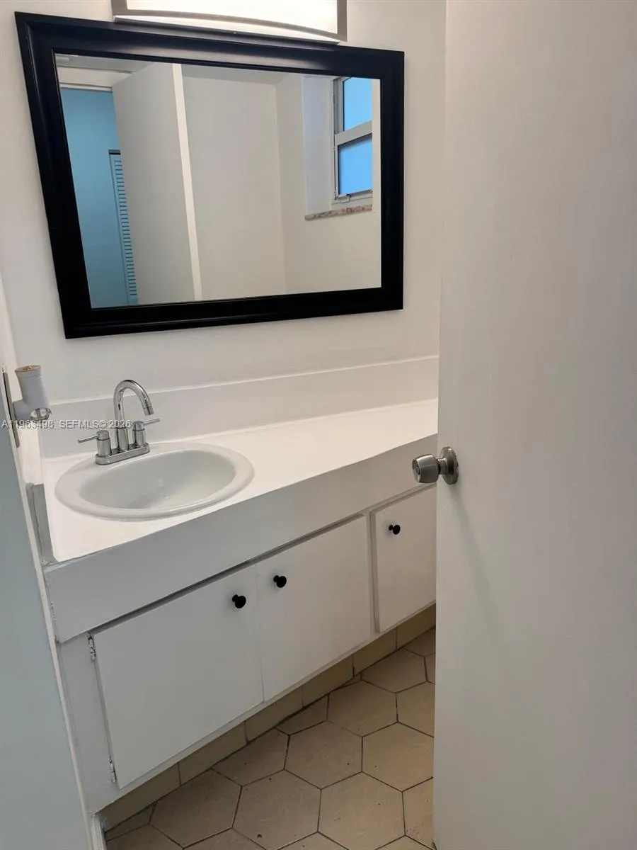 1401 Ne 191st St D108, Miami, Florida 33179, Miami, Florida 33179, 1 Bedroom Bedrooms, ,1 BathroomBathrooms,Residential,For Sale,1401 Ne 191st St D108, Miami, Florida 33179,A11963498