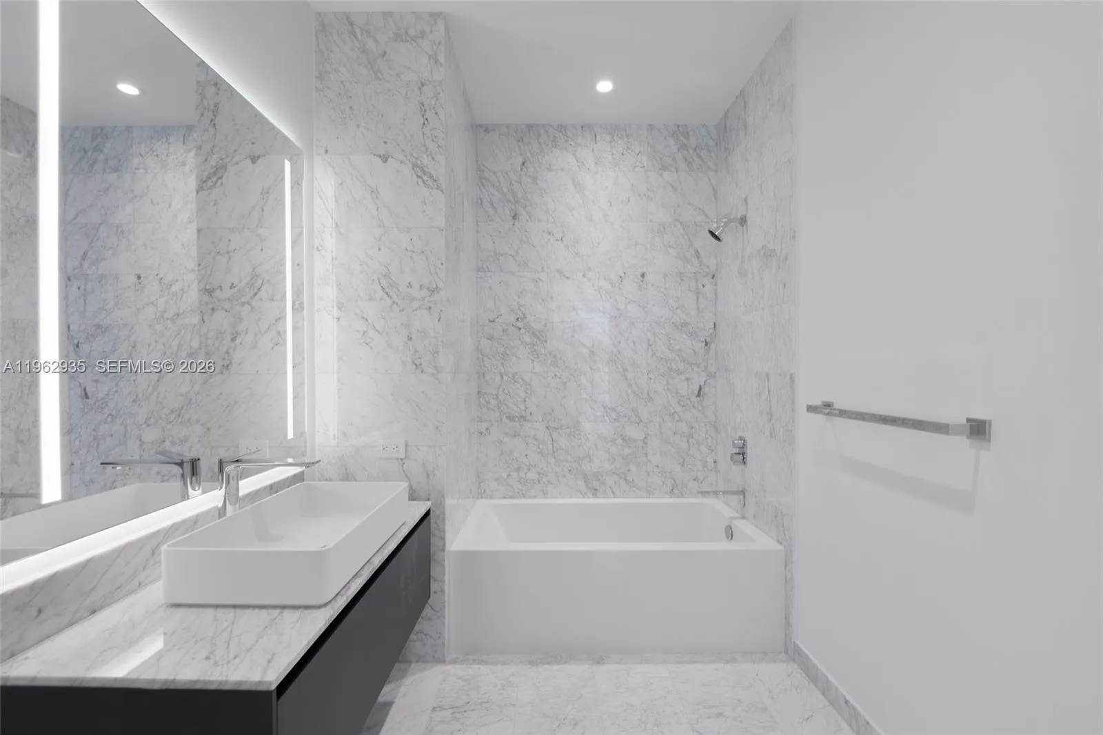 5 Grove Isle Dr. M401, Coconut Grove, Florida 3313, Coconut Grove, Florida 33133, 4 Bedrooms Bedrooms, ,4 BathroomsBathrooms,Residential,For Sale,5 Grove Isle Dr. M401, Coconut Grove, Florida 3313,A11962935