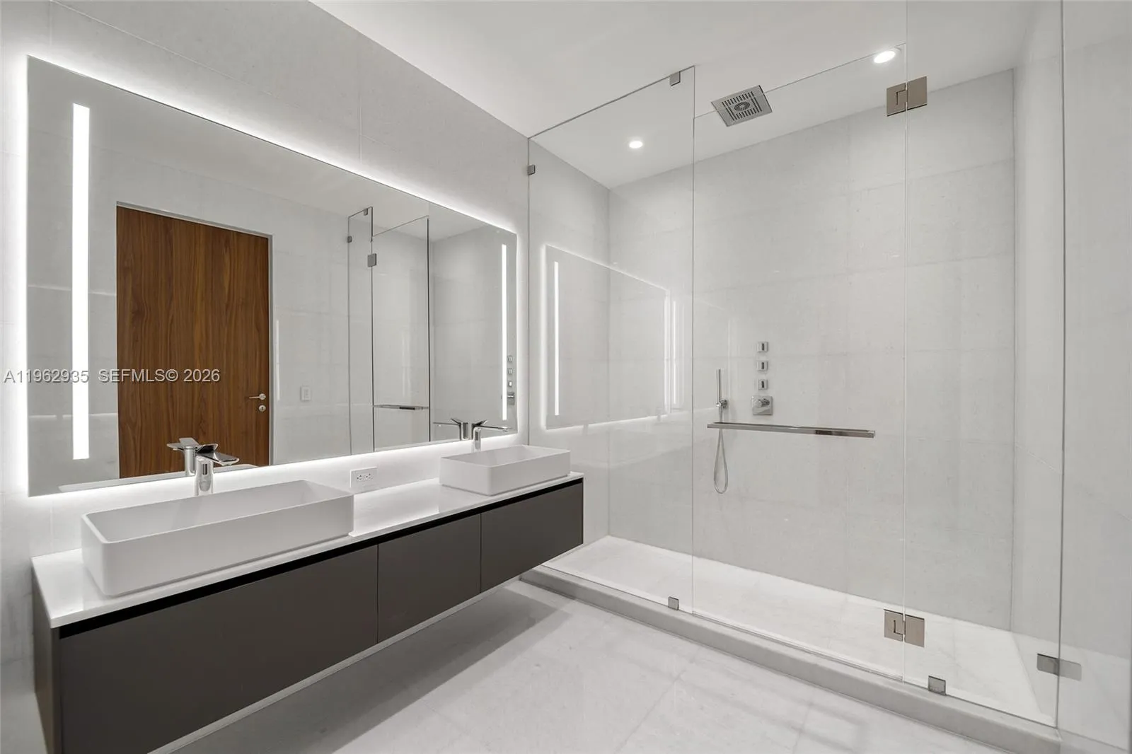 5 Grove Isle Dr. M401, Coconut Grove, Florida 3313, Coconut Grove, Florida 33133, 4 Bedrooms Bedrooms, ,4 BathroomsBathrooms,Residential,For Sale,5 Grove Isle Dr. M401, Coconut Grove, Florida 3313,A11962935