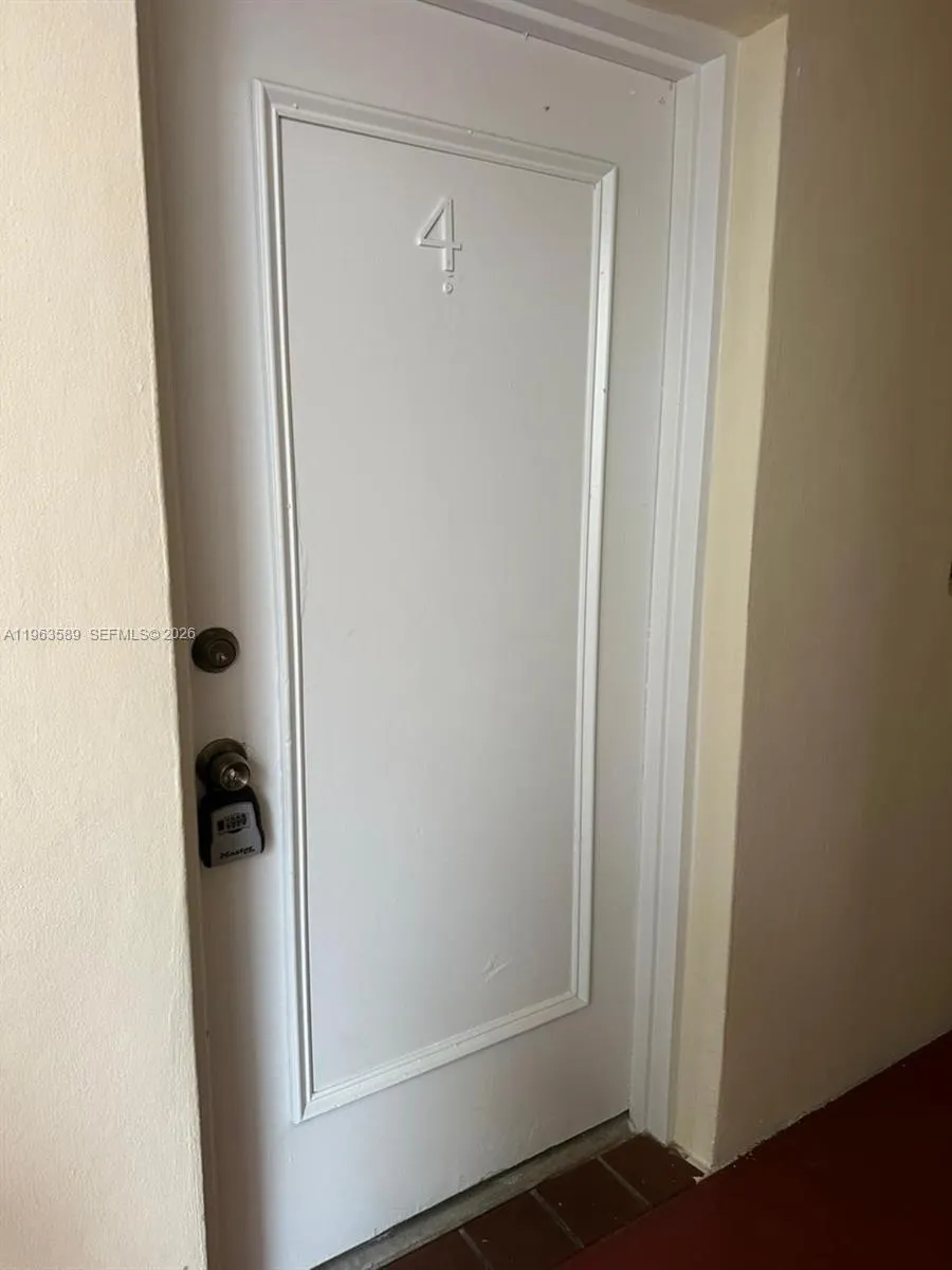 2008 N Jackson St B4, Hollywood, Florida 33020, Hollywood, Florida 33020, 1 Bedroom Bedrooms, ,1 BathroomBathrooms,Residential Lease,For Rent,2008 N Jackson St B4, Hollywood, Florida 33020,A11963589