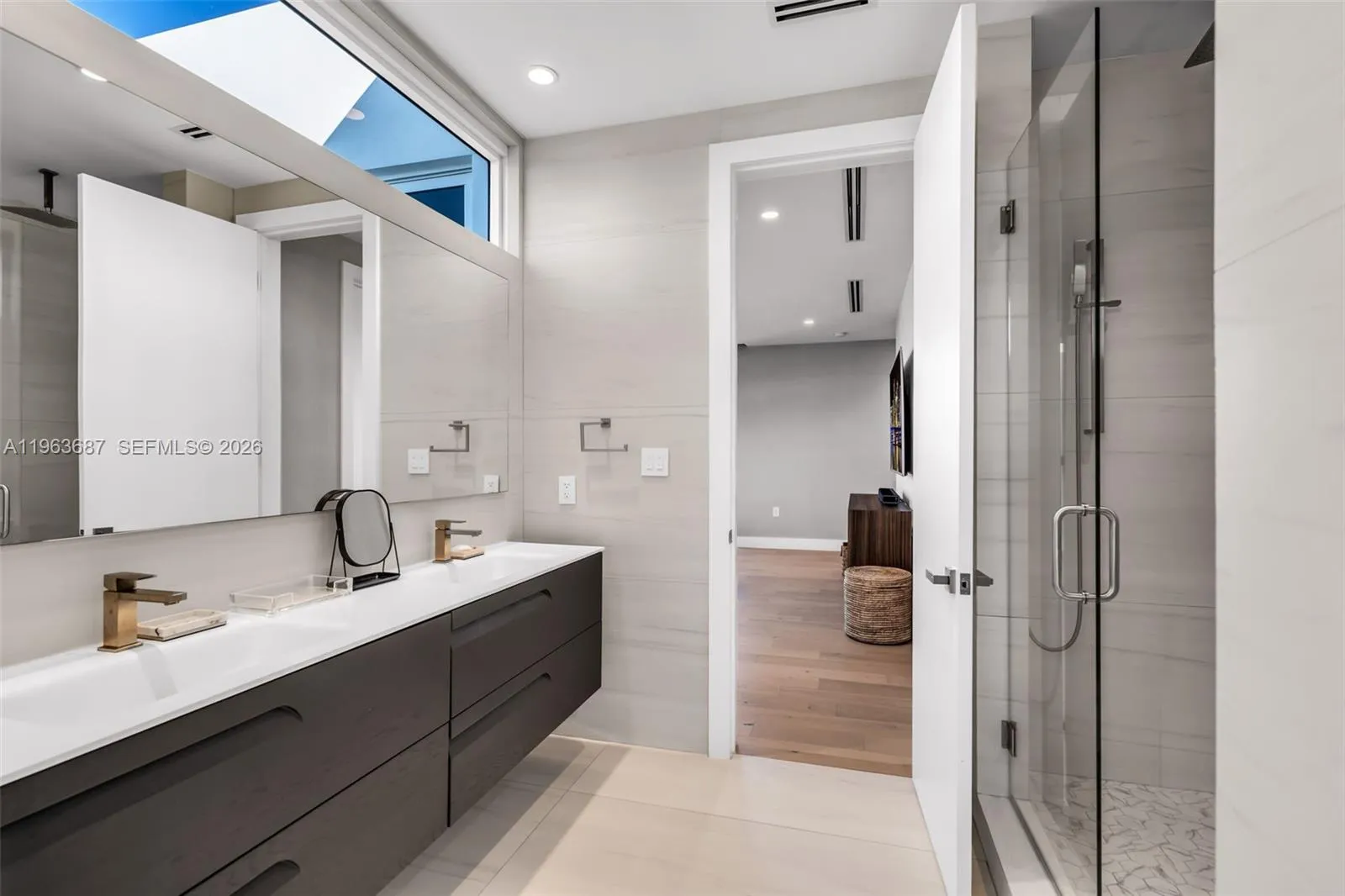 285 W Mashta Dr, Key Biscayne, Florida 33149, Key Biscayne, Florida 33149, 6 Bedrooms Bedrooms, ,6 BathroomsBathrooms,Residential Lease,For Rent,285 W Mashta Dr, Key Biscayne, Florida 33149,A11963687