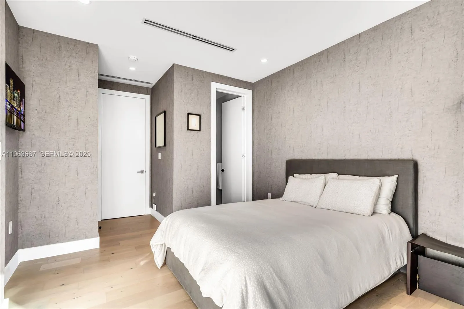 285 W Mashta Dr, Key Biscayne, Florida 33149, Key Biscayne, Florida 33149, 6 Bedrooms Bedrooms, ,6 BathroomsBathrooms,Residential Lease,For Rent,285 W Mashta Dr, Key Biscayne, Florida 33149,A11963687