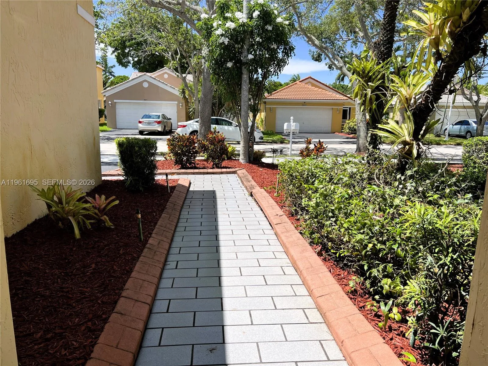 1605 Salerno Cir, Weston, Florida 33327, Weston, Florida 33327, 3 Bedrooms Bedrooms, ,2 BathroomsBathrooms,Residential,For Sale,1605 Salerno Cir, Weston, Florida 33327,A11961695