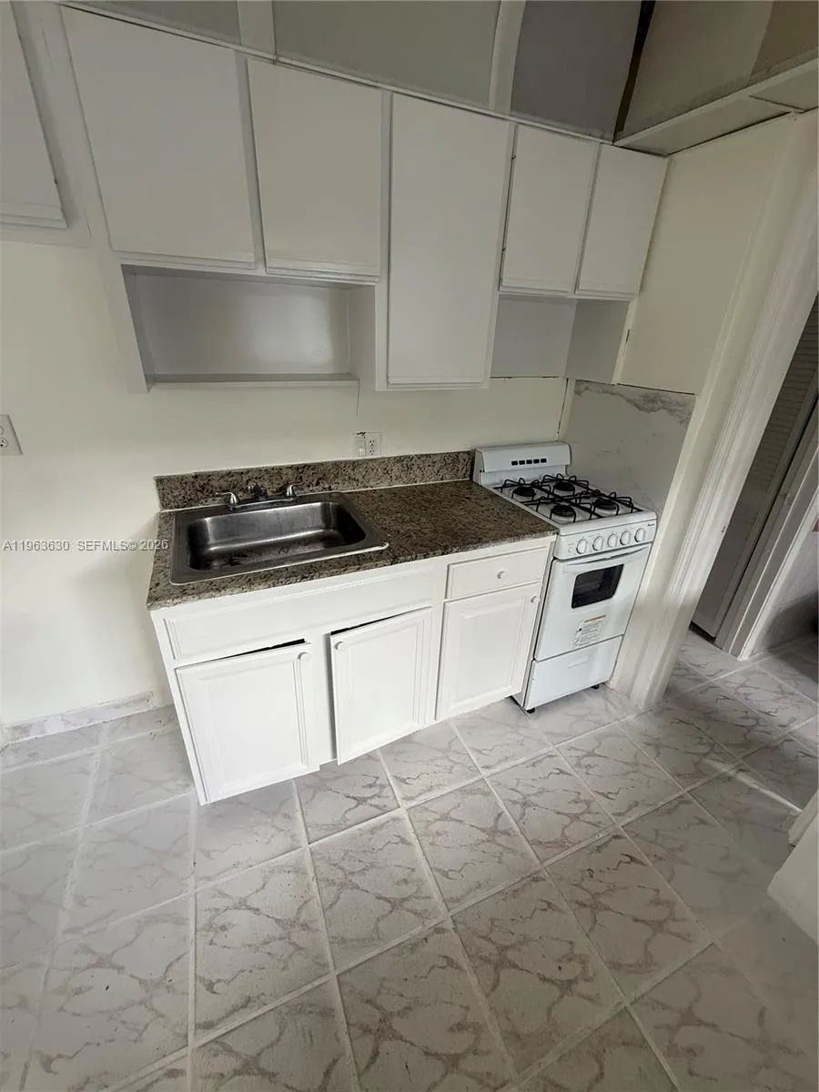 1930 Pierce St, Hollywood, Florida 33020, Hollywood, Florida 33020, 4 Bedrooms Bedrooms, ,4 BathroomsBathrooms,Residential,For Sale,1930 Pierce St, Hollywood, Florida 33020,A11963630