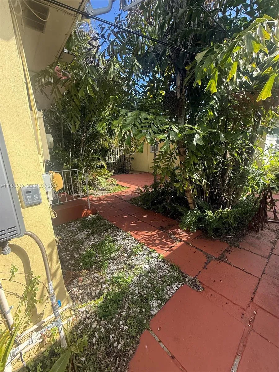 1930 Pierce St, Hollywood, Florida 33020, Hollywood, Florida 33020, 4 Bedrooms Bedrooms, ,4 BathroomsBathrooms,Residential,For Sale,1930 Pierce St, Hollywood, Florida 33020,A11963630