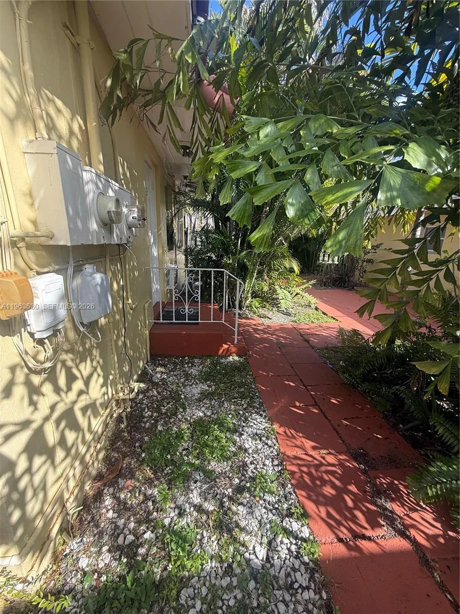 1930 Pierce St, Hollywood, Florida 33020, Hollywood, Florida 33020, 4 Bedrooms Bedrooms, ,4 BathroomsBathrooms,Residential,For Sale,1930 Pierce St, Hollywood, Florida 33020,A11963630