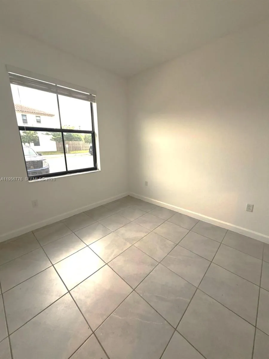 1st floor room can be used as homeoffice