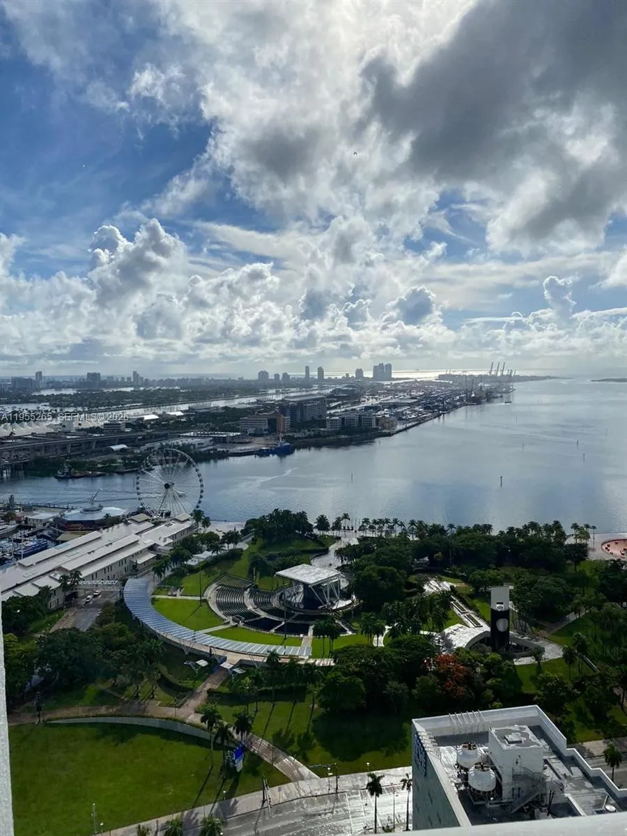 253 Ne 2nd St 3509, Miami, Florida 33132, Miami, Florida 33132, 3 Bedrooms Bedrooms, ,2 BathroomsBathrooms,Residential Lease,For Rent,253 Ne 2nd St 3509, Miami, Florida 33132,A11955265