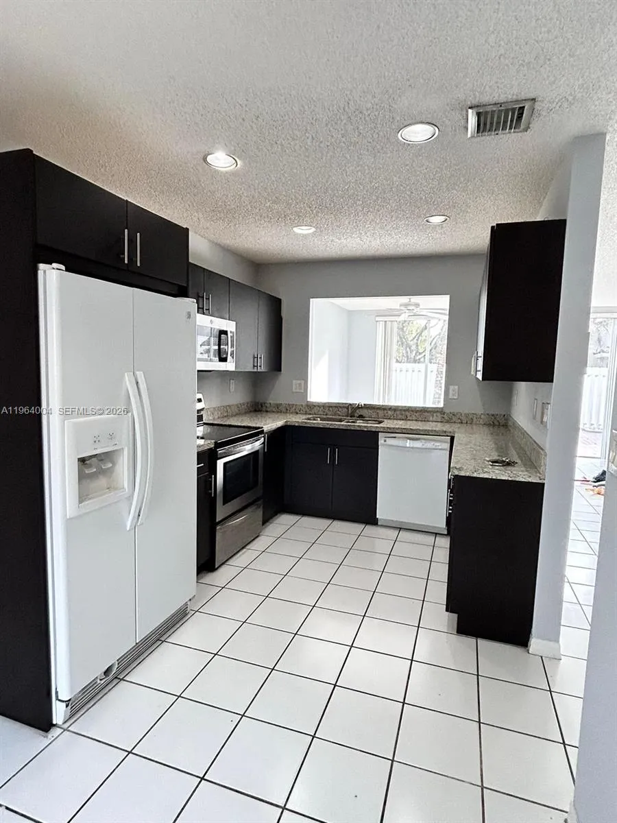 9900 Nw 43rd Ter, Doral, Florida 33178, Doral, Florida 33178, 4 Bedrooms Bedrooms, ,2 BathroomsBathrooms,Residential Lease,For Rent,9900 Nw 43rd Ter, Doral, Florida 33178,A11964004
