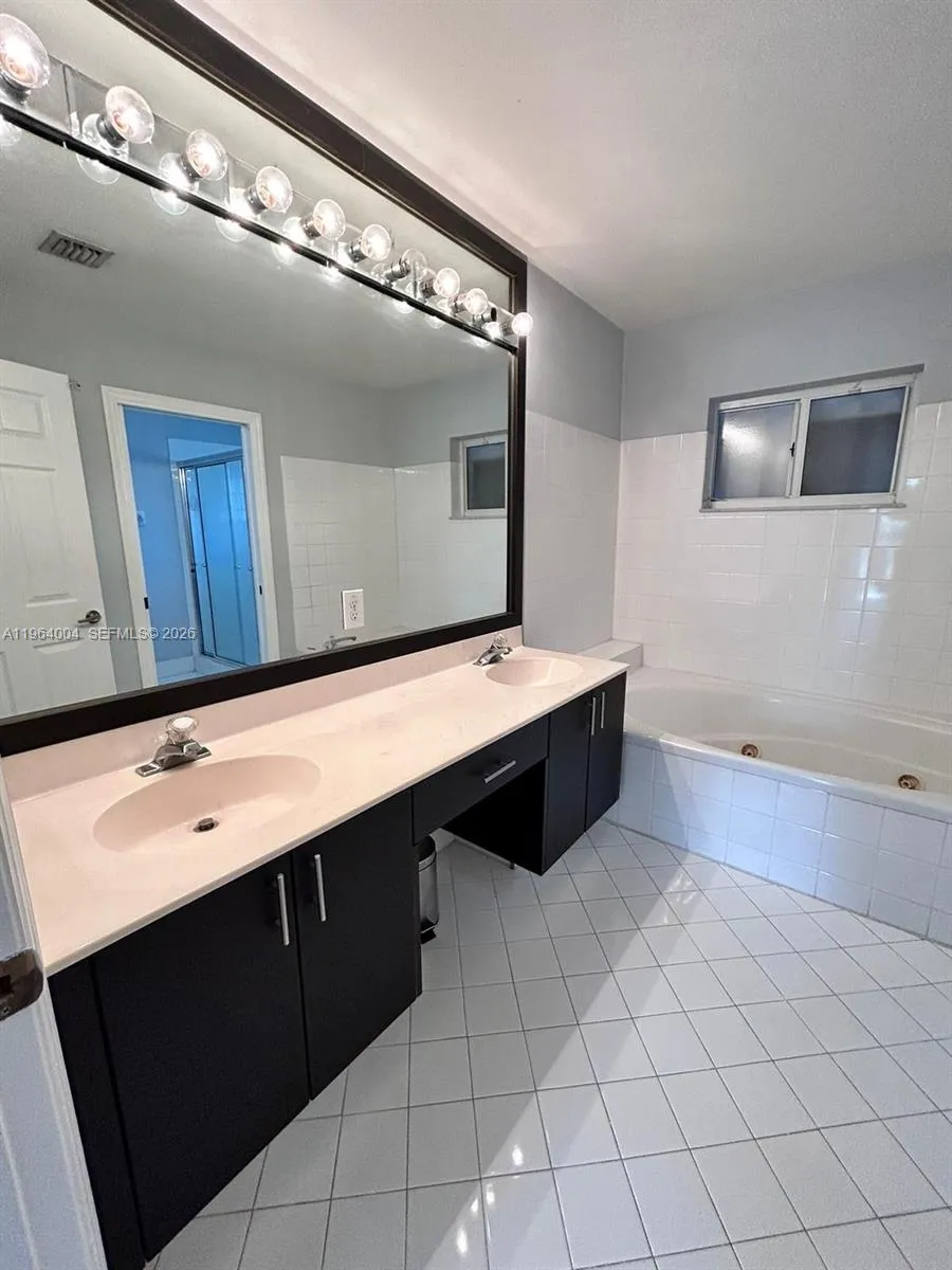 9900 Nw 43rd Ter, Doral, Florida 33178, Doral, Florida 33178, 4 Bedrooms Bedrooms, ,2 BathroomsBathrooms,Residential Lease,For Rent,9900 Nw 43rd Ter, Doral, Florida 33178,A11964004