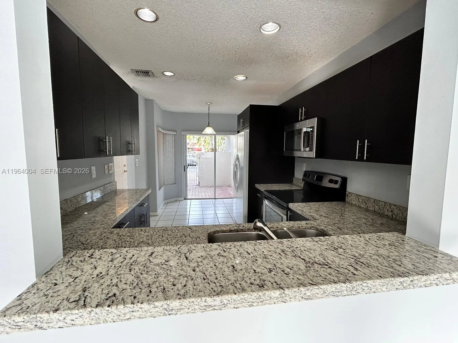 9900 Nw 43rd Ter, Doral, Florida 33178, Doral, Florida 33178, 4 Bedrooms Bedrooms, ,2 BathroomsBathrooms,Residential Lease,For Rent,9900 Nw 43rd Ter, Doral, Florida 33178,A11964004