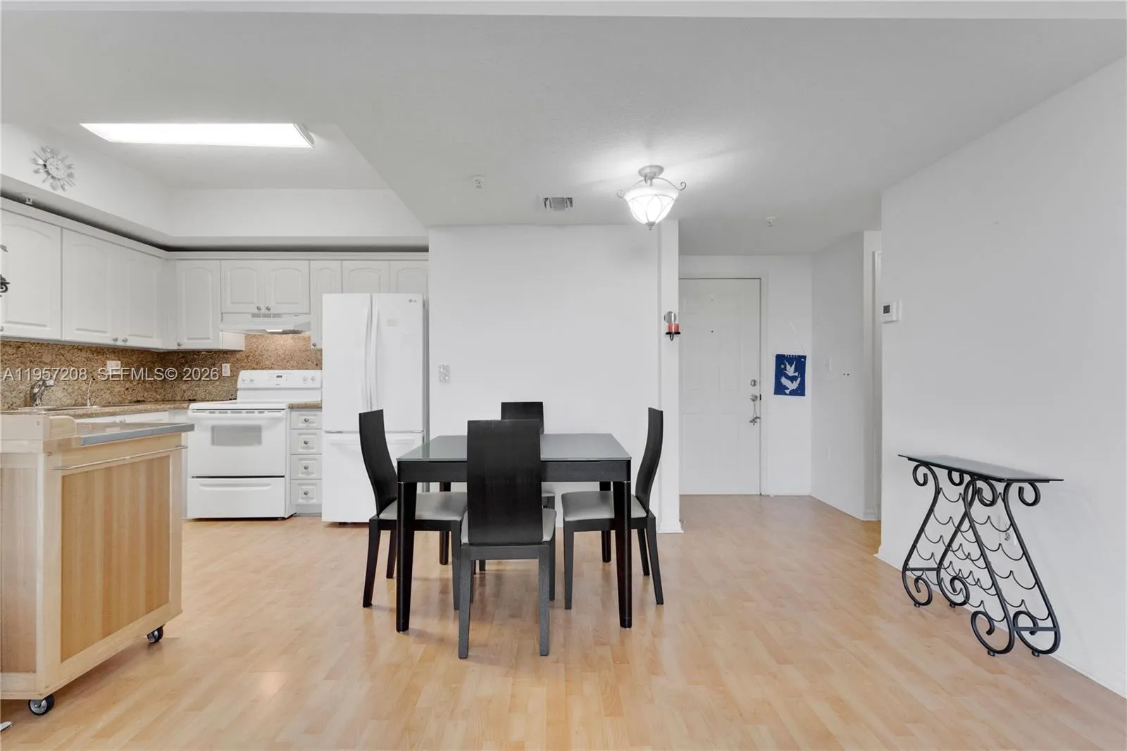 3500 Coral Way 710, Miami, Florida 33145, Miami, Florida 33145, 2 Bedrooms Bedrooms, ,2 BathroomsBathrooms,Residential,For Sale,3500 Coral Way 710, Miami, Florida 33145,A11957208