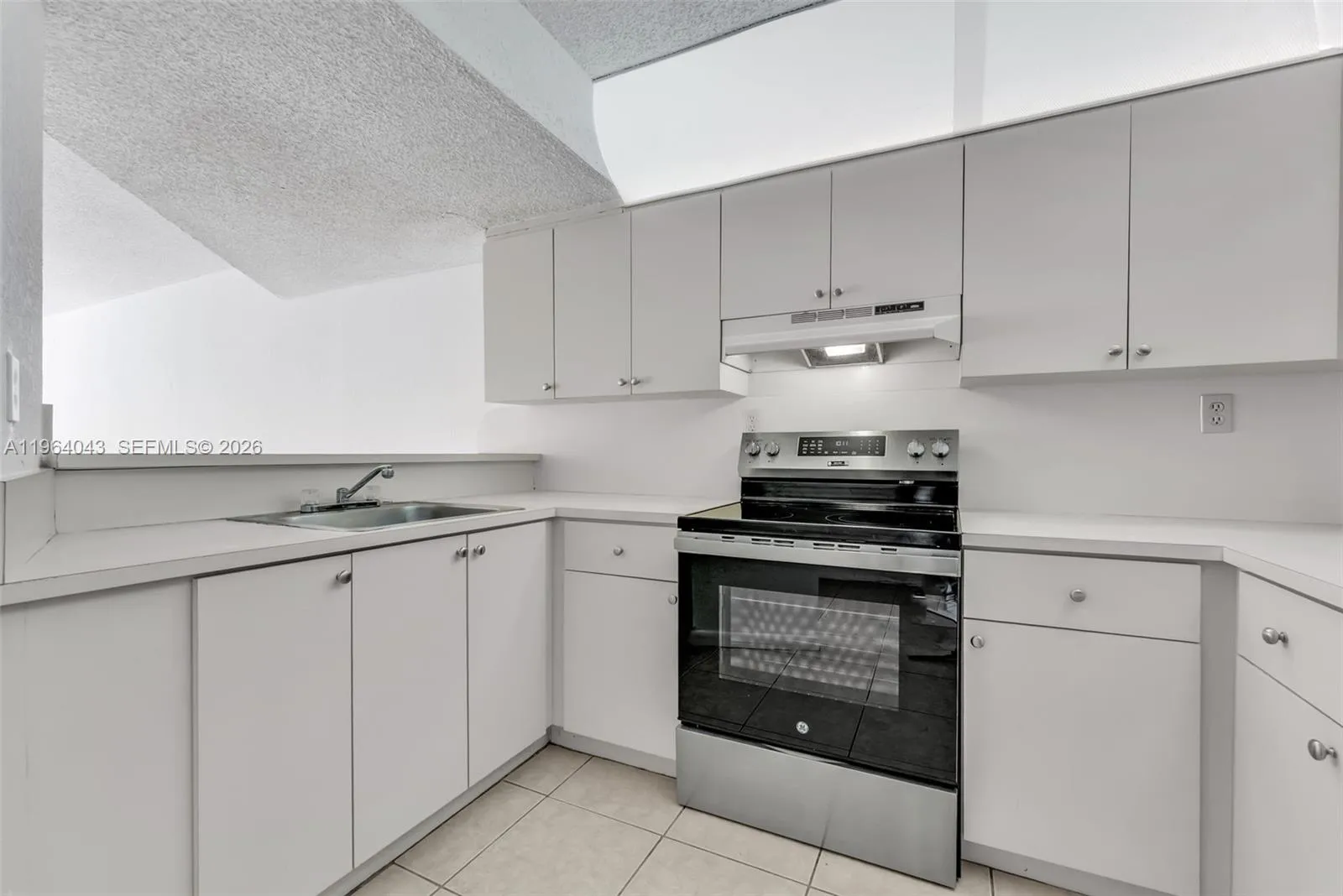 240 W 68th St 207, Hialeah, Florida 33014, Hialeah, Florida 33014, 2 Bedrooms Bedrooms, ,1 BathroomBathrooms,Residential,For Sale,240 W 68th St 207, Hialeah, Florida 33014,A11964043