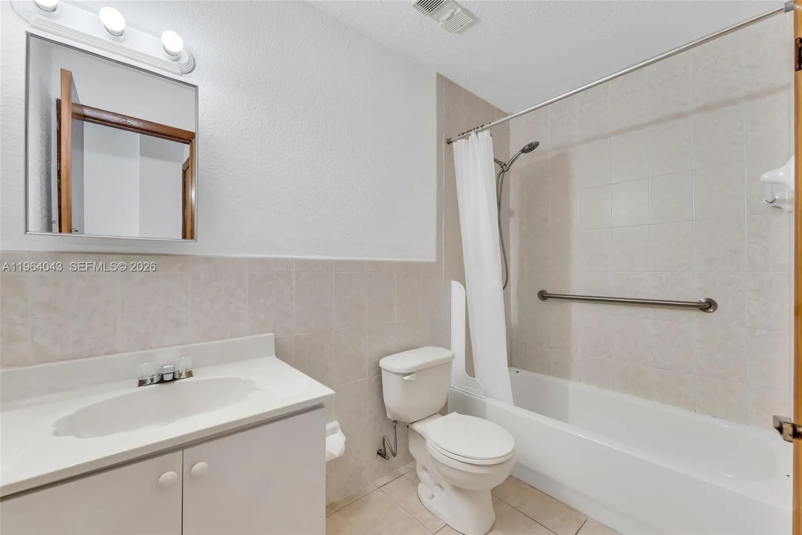 240 W 68th St 207, Hialeah, Florida 33014, Hialeah, Florida 33014, 2 Bedrooms Bedrooms, ,1 BathroomBathrooms,Residential,For Sale,240 W 68th St 207, Hialeah, Florida 33014,A11964043