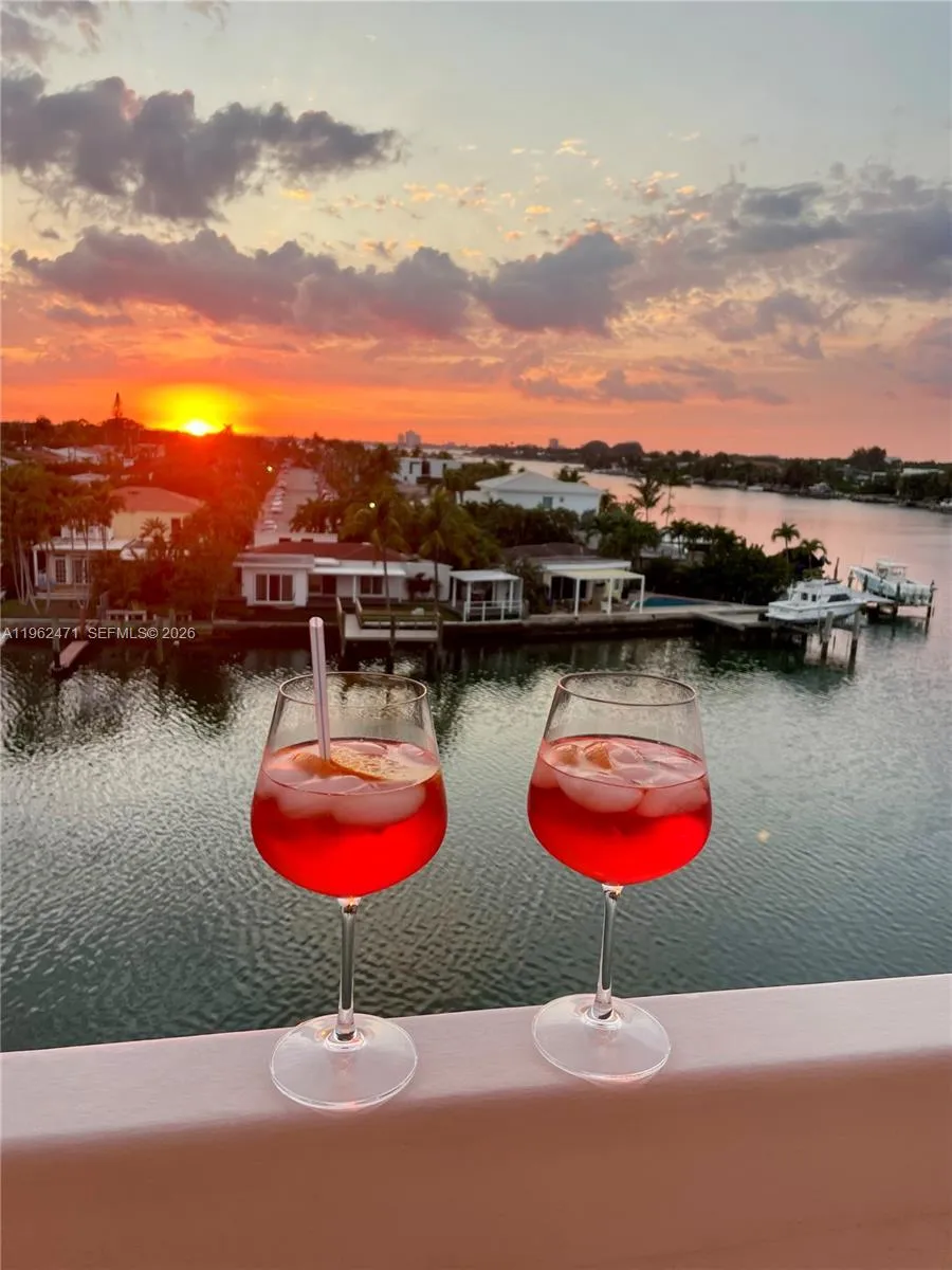 8530 Byron Ave 505, Miami Beach, Florida 33141, Miami Beach, Florida 33141, 2 Bedrooms Bedrooms, ,2 BathroomsBathrooms,Residential,For Sale,8530 Byron Ave 505, Miami Beach, Florida 33141,A11962471