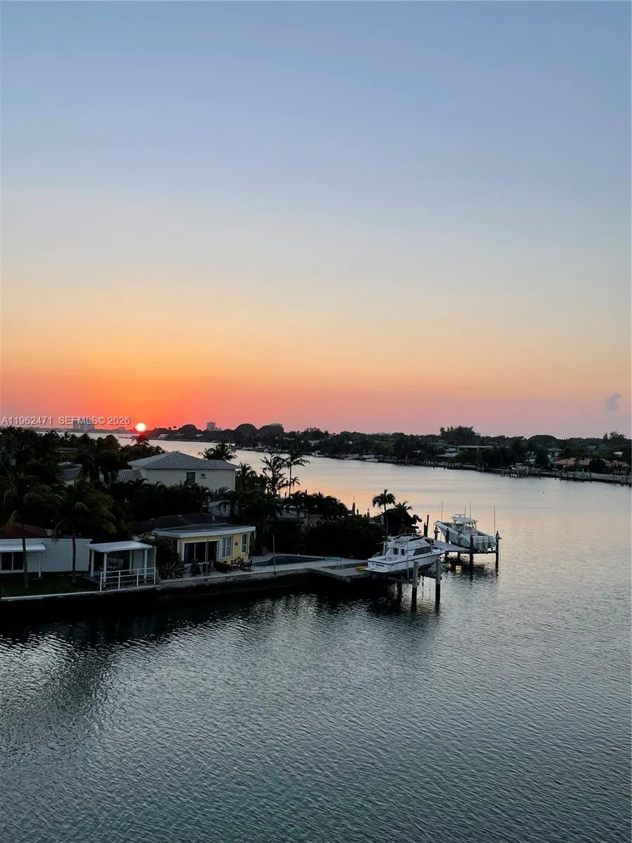 8530 Byron Ave 505, Miami Beach, Florida 33141, Miami Beach, Florida 33141, 2 Bedrooms Bedrooms, ,2 BathroomsBathrooms,Residential,For Sale,8530 Byron Ave 505, Miami Beach, Florida 33141,A11962471