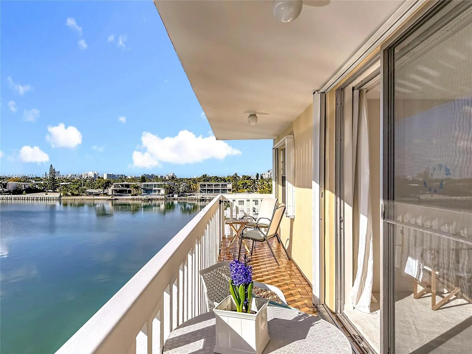 8530 Byron Ave 505, Miami Beach, Florida 33141, Miami Beach, Florida 33141, 2 Bedrooms Bedrooms, ,2 BathroomsBathrooms,Residential,For Sale,8530 Byron Ave 505, Miami Beach, Florida 33141,A11962471