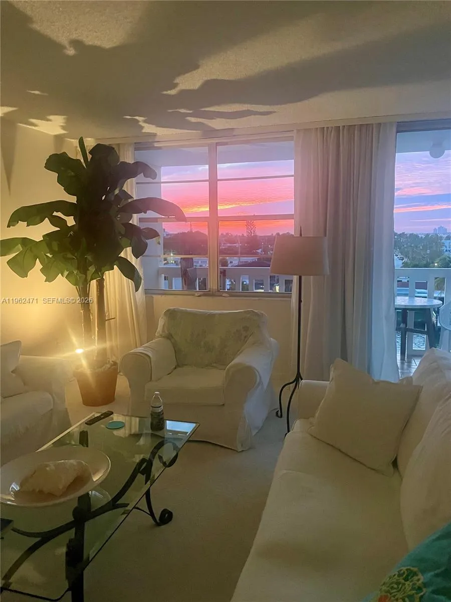8530 Byron Ave 505, Miami Beach, Florida 33141, Miami Beach, Florida 33141, 2 Bedrooms Bedrooms, ,2 BathroomsBathrooms,Residential,For Sale,8530 Byron Ave 505, Miami Beach, Florida 33141,A11962471