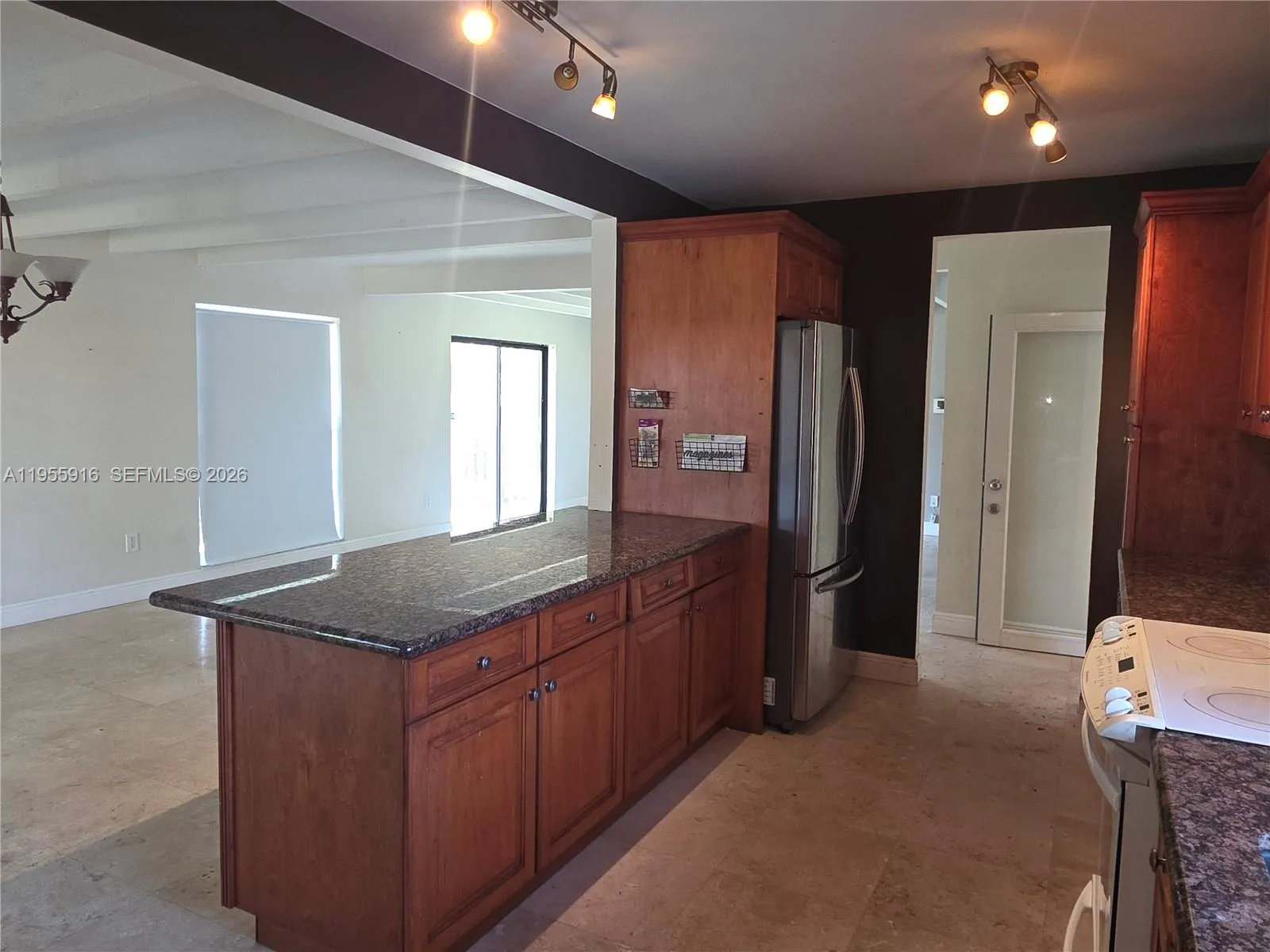 Kitchen/bar eating area.\n