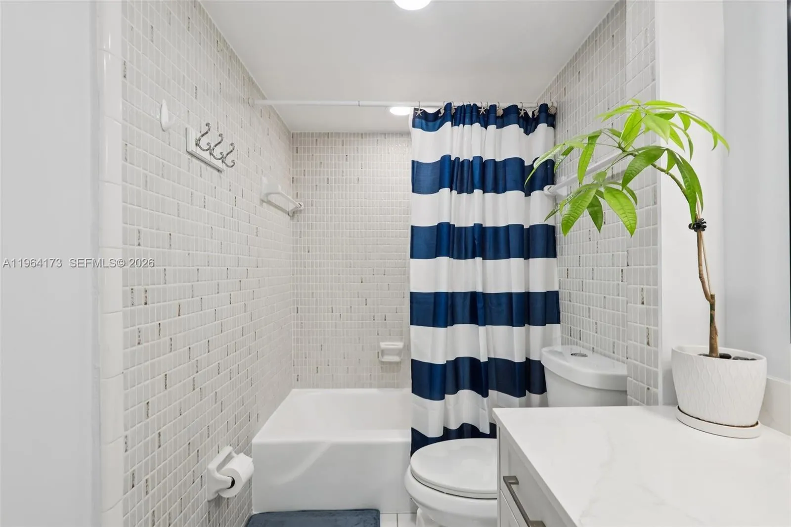 2201 Brickell Ave 77, Miami, Florida 33129, Miami, Florida 33129, 2 Bedrooms Bedrooms, ,2 BathroomsBathrooms,Residential,For Sale,2201 Brickell Ave 77, Miami, Florida 33129,A11964173