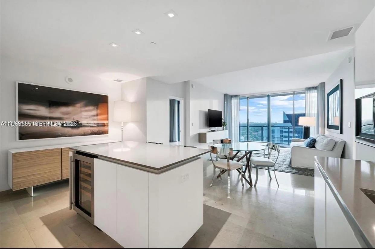 88 Sw 7th St 1904, Miami, Florida 33130, Miami, Florida 33130, 2 Bedrooms Bedrooms, ,2 BathroomsBathrooms,Residential Lease,For Rent,88 Sw 7th St 1904, Miami, Florida 33130,A11963885