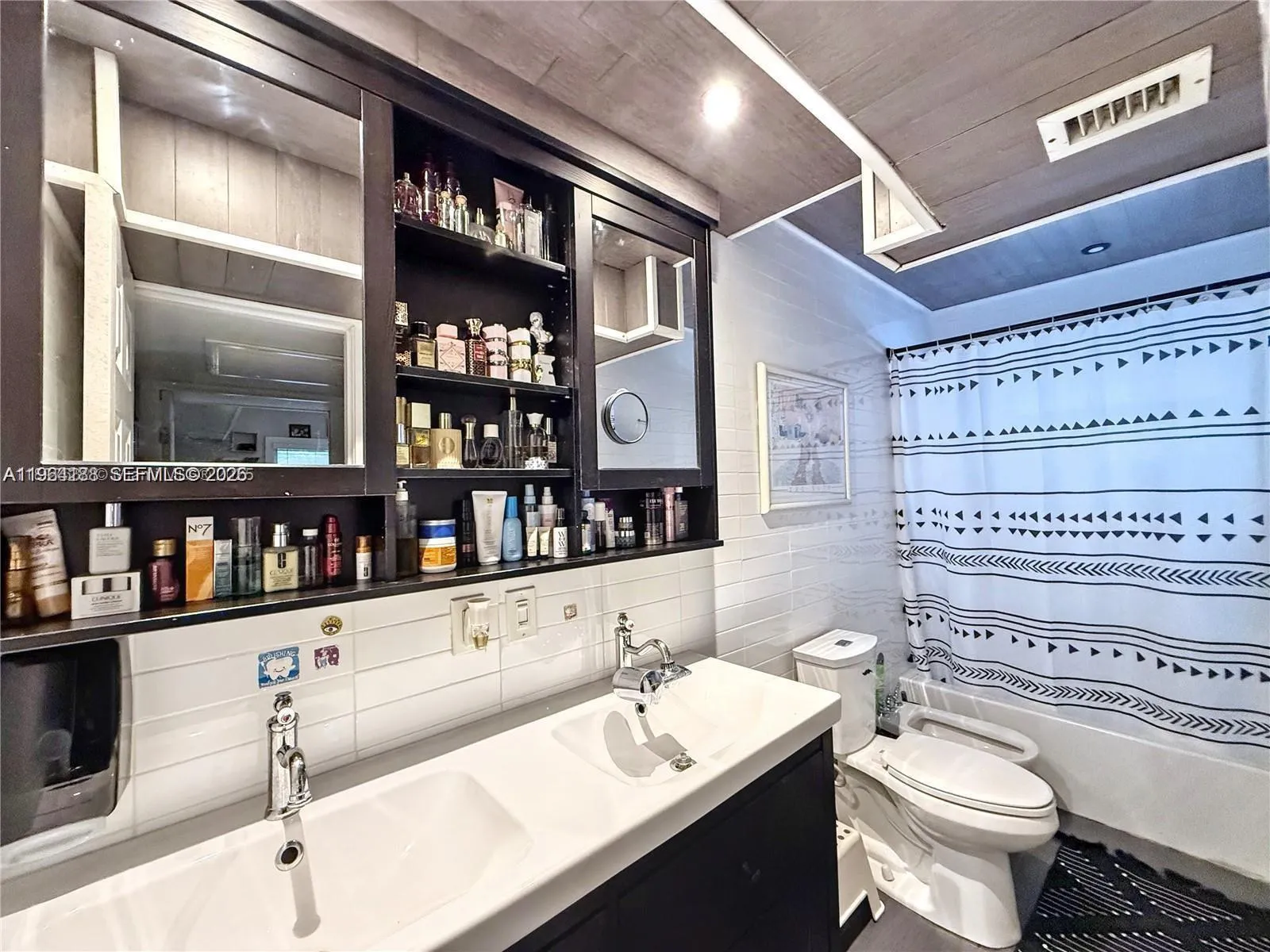 1115 Meridian Ave 2-1115, Miami Beach, Florida 331, Miami Beach, Florida 33139, 2 Bedrooms Bedrooms, ,2 BathroomsBathrooms,Residential,For Sale,1115 Meridian Ave 2-1115, Miami Beach, Florida 331,A11964188