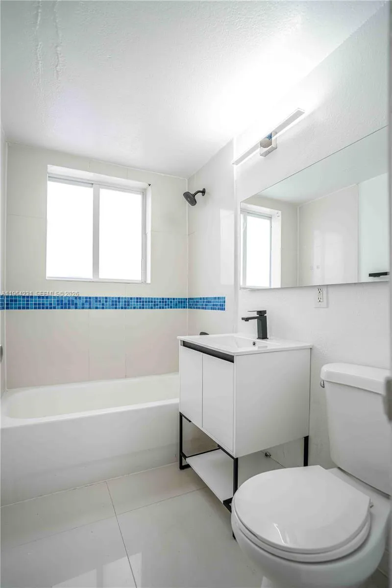 7325 Carlyle Ave 10, Miami Beach, Florida 33141, Miami Beach, Florida 33141, 1 Bedroom Bedrooms, ,1 BathroomBathrooms,Residential Lease,For Rent,7325 Carlyle Ave 10, Miami Beach, Florida 33141,A11964231