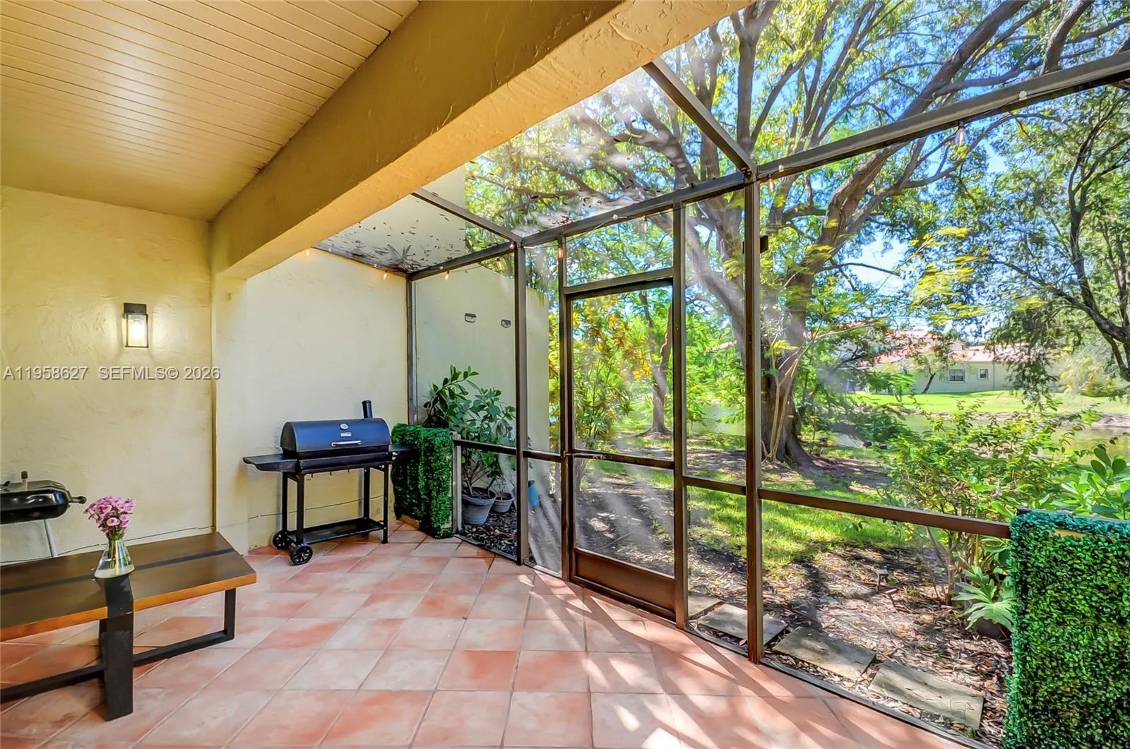 Screen patio
