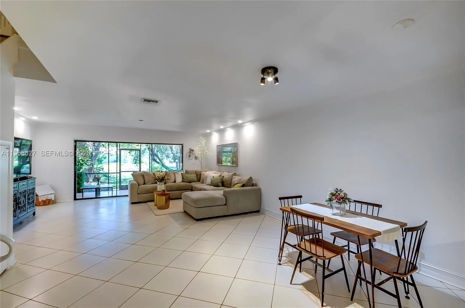 3831 Estepona Ave 11-d-2, Doral, Florida 33178, Doral, Florida 33178, 3 Bedrooms Bedrooms, ,2 BathroomsBathrooms,Residential,For Sale,3831 Estepona Ave 11-d-2, Doral, Florida 33178,A11958627
