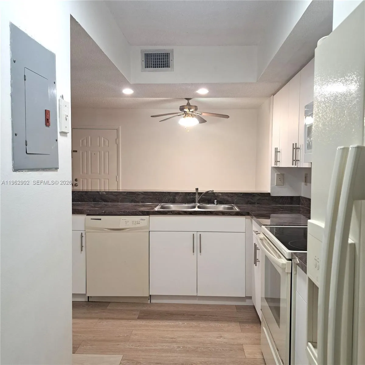 8520 Sw 212th St 306, Cutler Bay, Florida 33189, Cutler Bay, Florida 33189, 1 Bedroom Bedrooms, ,1 BathroomBathrooms,Residential Lease,For Rent,8520 Sw 212th St 306, Cutler Bay, Florida 33189,A11962902