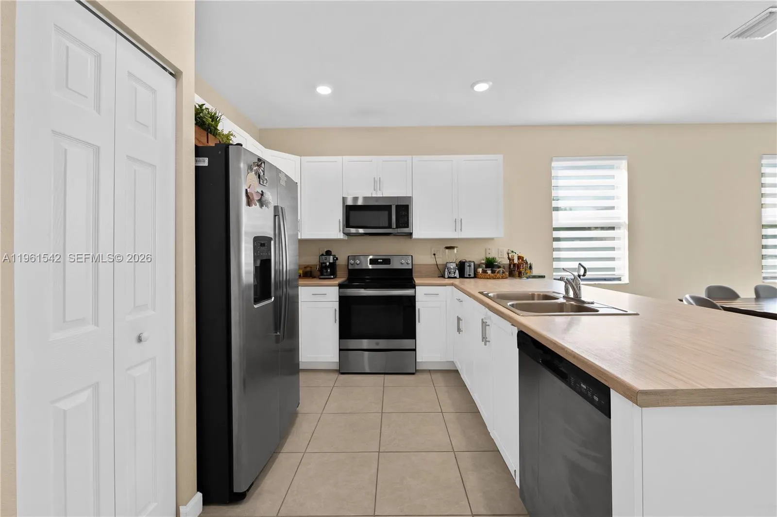 Hialeah, Florida 33018, 3 Bedrooms Bedrooms, ,2 BathroomsBathrooms,Residential,For Sale,A11961542