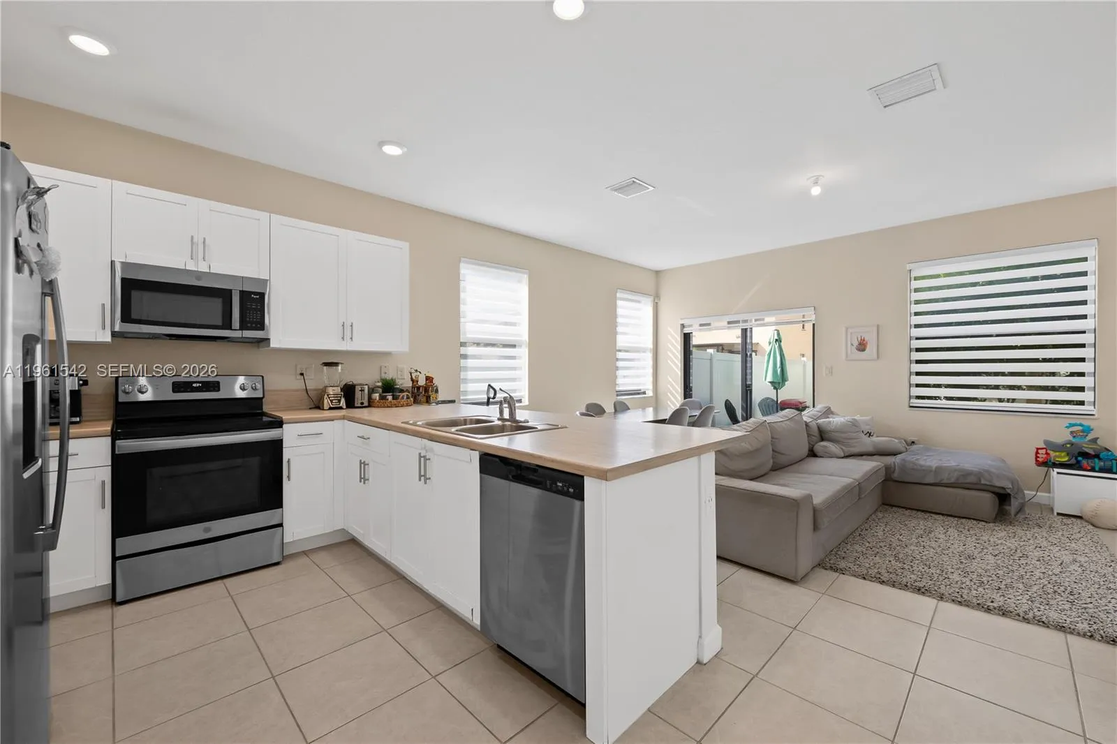 Hialeah, Florida 33018, 3 Bedrooms Bedrooms, ,2 BathroomsBathrooms,Residential,For Sale,A11961542