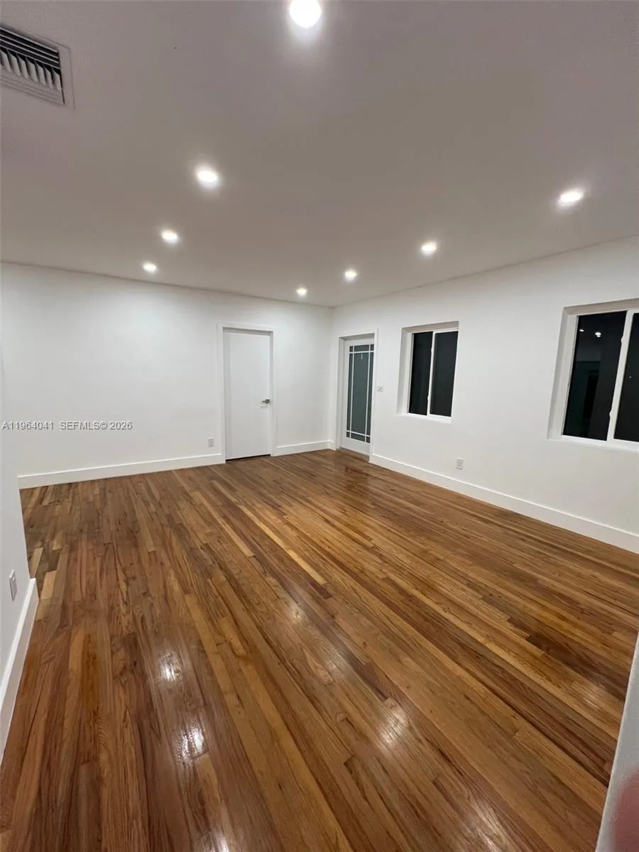 424 La Villa Dr 1, Miami Springs, Florida 33166, Miami Springs, Florida 33166, 3 Bedrooms Bedrooms, ,2 BathroomsBathrooms,Residential Lease,For Rent,424 La Villa Dr 1, Miami Springs, Florida 33166,A11964041