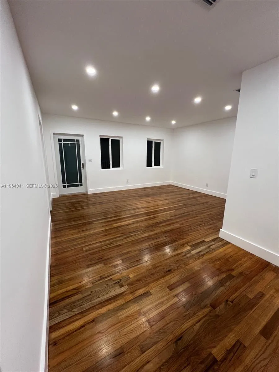 424 La Villa Dr 1, Miami Springs, Florida 33166, Miami Springs, Florida 33166, 3 Bedrooms Bedrooms, ,2 BathroomsBathrooms,Residential Lease,For Rent,424 La Villa Dr 1, Miami Springs, Florida 33166,A11964041