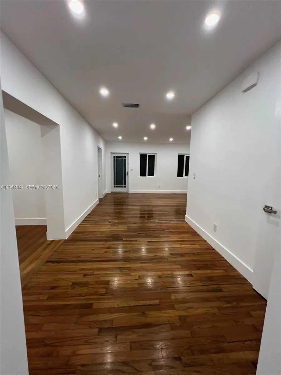 424 La Villa Dr 1, Miami Springs, Florida 33166, Miami Springs, Florida 33166, 3 Bedrooms Bedrooms, ,2 BathroomsBathrooms,Residential Lease,For Rent,424 La Villa Dr 1, Miami Springs, Florida 33166,A11964041