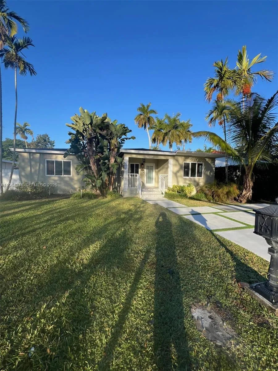 424 La Villa Dr 1, Miami Springs, Florida 33166, Miami Springs, Florida 33166, 3 Bedrooms Bedrooms, ,2 BathroomsBathrooms,Residential Lease,For Rent,424 La Villa Dr 1, Miami Springs, Florida 33166,A11964041