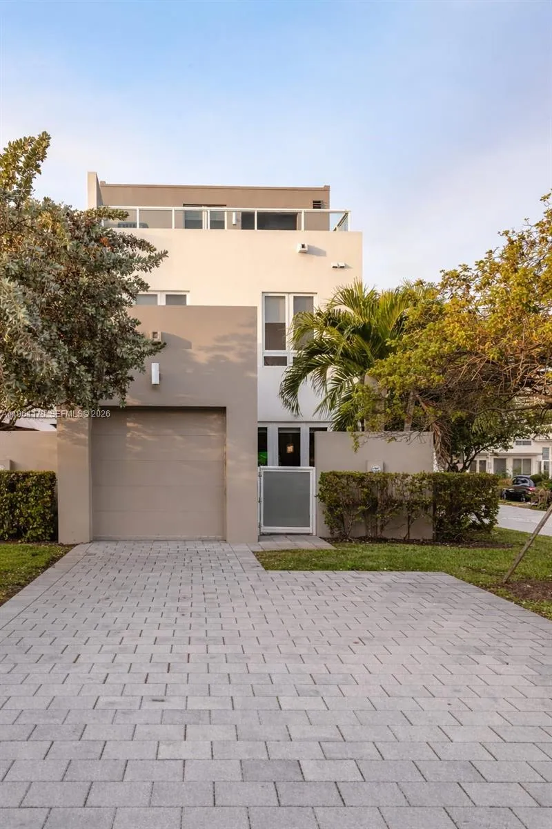10464 Nw 66th St, Doral, Florida 33178, Doral, Florida 33178, 4 Bedrooms Bedrooms, ,3 BathroomsBathrooms,Residential,For Sale,10464 Nw 66th St, Doral, Florida 33178,A11964170