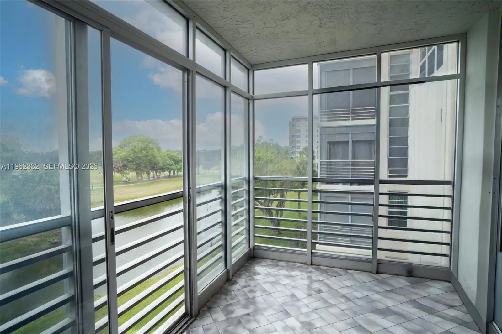 3510 Oaks Way 408, Pompano Beach, Florida 33069, Pompano Beach, Florida 33069, 3 Bedrooms Bedrooms, ,2 BathroomsBathrooms,Residential,For Sale,3510 Oaks Way 408, Pompano Beach, Florida 33069,A11962332
