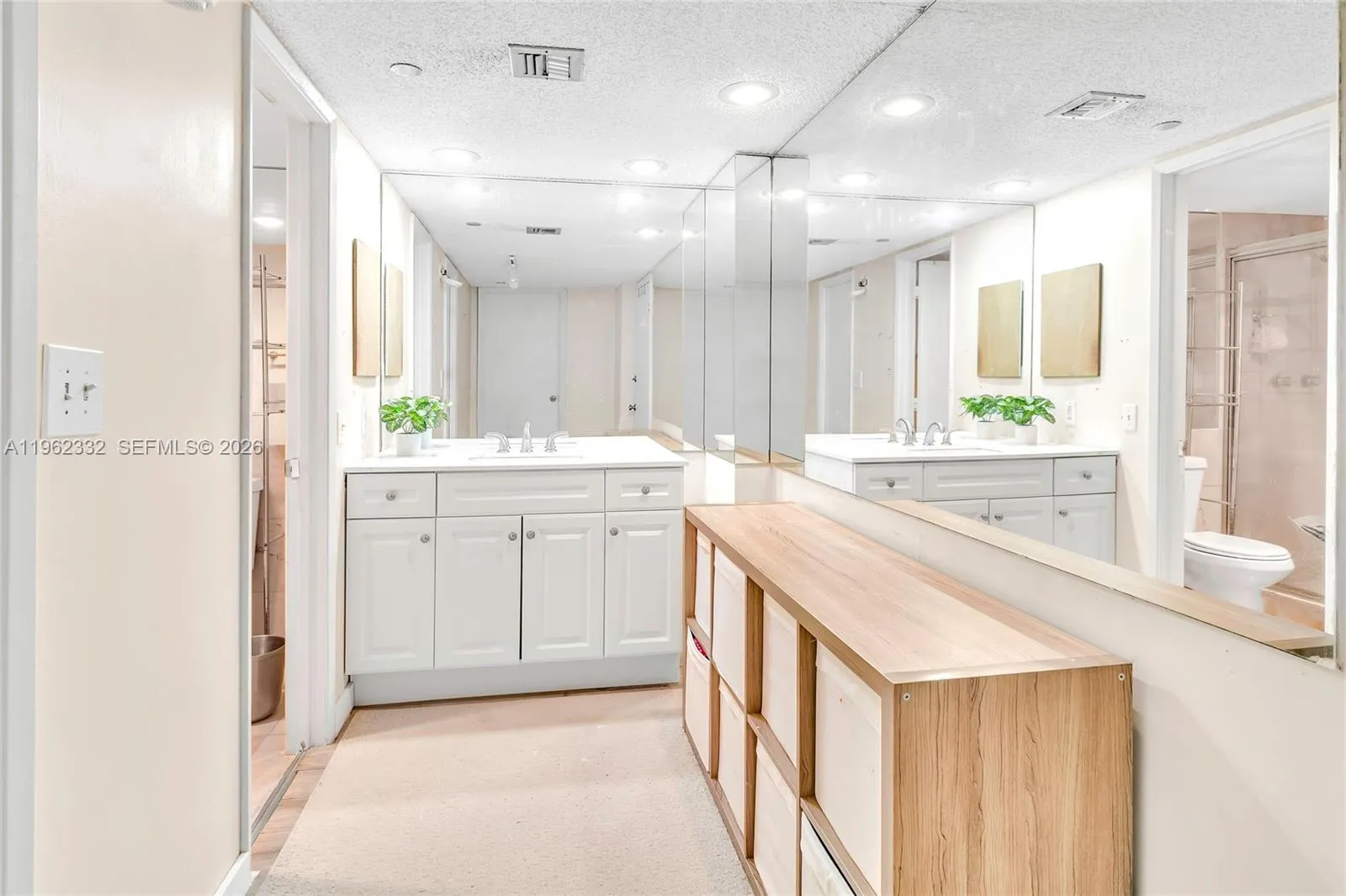 3510 Oaks Way 408, Pompano Beach, Florida 33069, Pompano Beach, Florida 33069, 3 Bedrooms Bedrooms, ,2 BathroomsBathrooms,Residential,For Sale,3510 Oaks Way 408, Pompano Beach, Florida 33069,A11962332