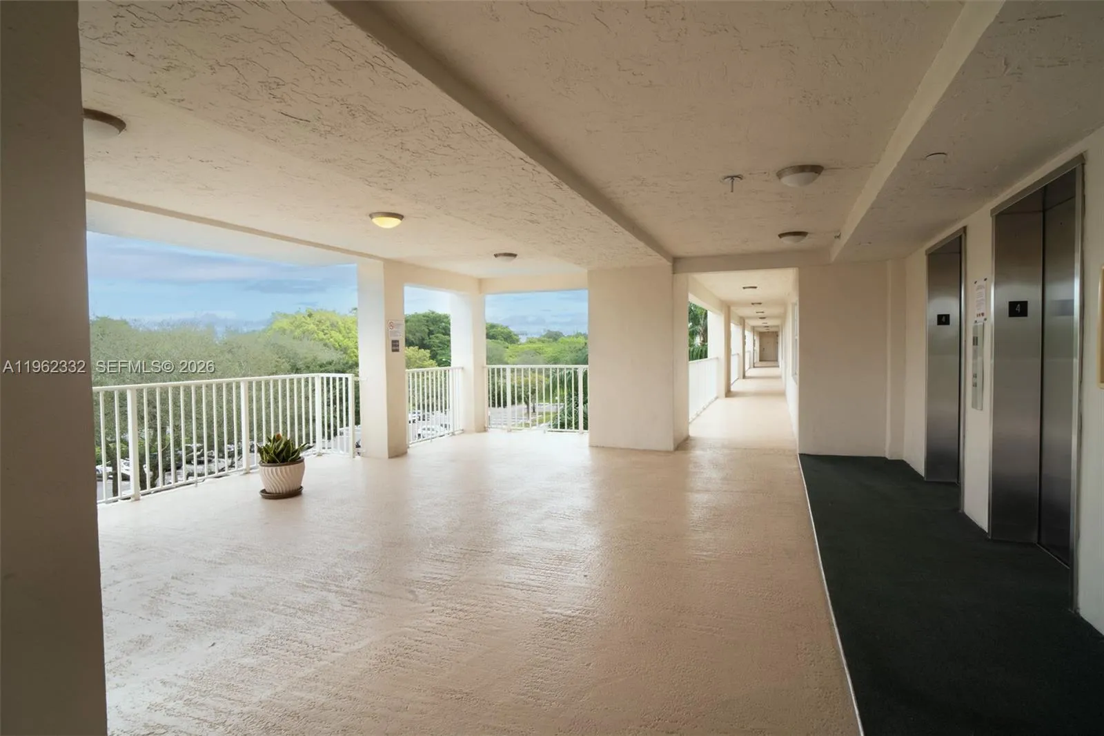 3510 Oaks Way 408, Pompano Beach, Florida 33069, Pompano Beach, Florida 33069, 3 Bedrooms Bedrooms, ,2 BathroomsBathrooms,Residential,For Sale,3510 Oaks Way 408, Pompano Beach, Florida 33069,A11962332