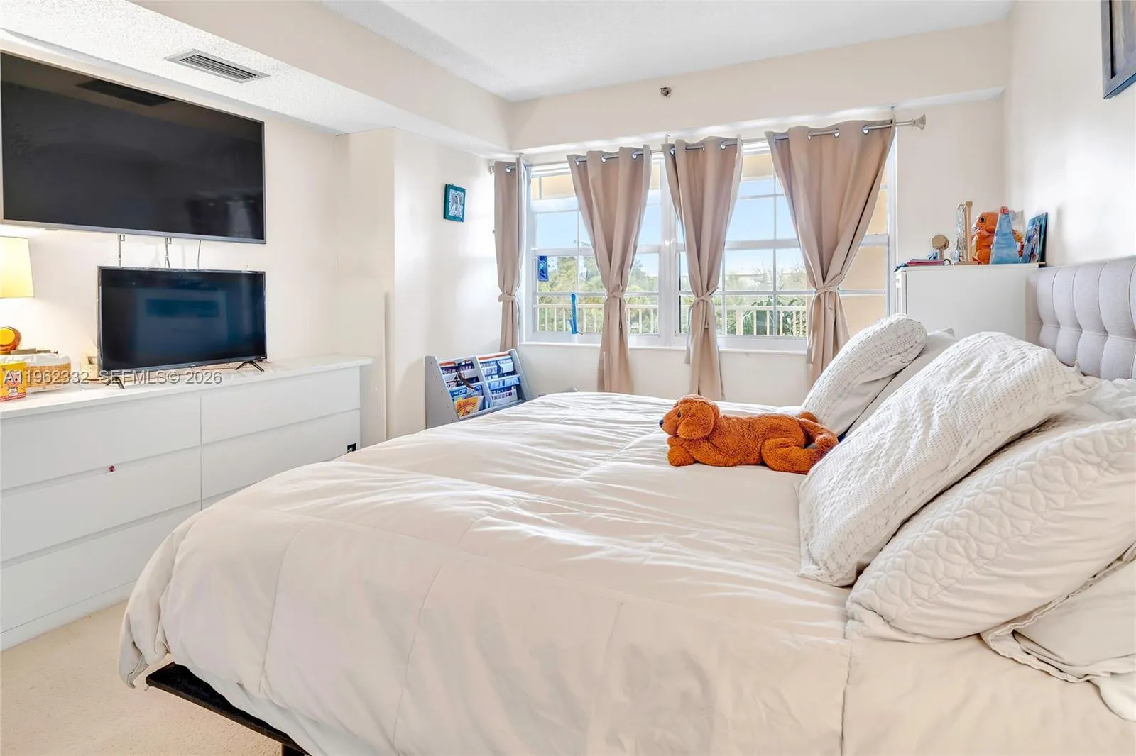 3510 Oaks Way 408, Pompano Beach, Florida 33069, Pompano Beach, Florida 33069, 3 Bedrooms Bedrooms, ,2 BathroomsBathrooms,Residential,For Sale,3510 Oaks Way 408, Pompano Beach, Florida 33069,A11962332